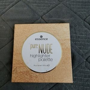 Essence highlighter palette